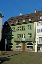 Freiburg im Breisgau, das Bankhaus Krebs steht seit 1721 auf dem M�nsterplatz, nach der Bombadierung 1944 wieder in historischer Form aufgebaut, 1995 beendete die Bank ihre Gesch�fte, Sept.2011