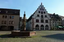 Freiburg im Breisgau, ein Teil des M�nsterplatzes mit dem Fischbrunnen und dem Kornhaus, Sept.2011