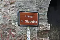 VERONA (Provinz Verona), 28.09.2011, Hinweisschild zum Julia-Haus