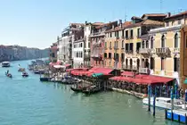 VENEZIA (Provinz Venezia), 03.10.2011, Blick von der Rialtobr�cke auf den Can�l Grande mit dem Fondamento del Vin