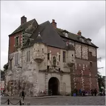 Honfleur: La Lieutenance ist das ehemalige Stadttor und Sitz des k�niglichen Statthalters. 04.10.2011.