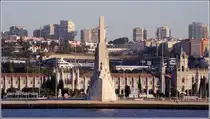 Das Denkmal der Entdeckungen (Padrao dos Descobrimentos) und im Hintergrund das Jer�nimoskloster in Bel�m. 11.10.2011

