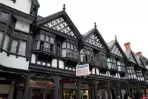 Chester - Grafschaft Cheshire, Nordwestengland. Chester ist f�r seine   Rows  , aus dem Mittelalter stammende, in Stockwerkh�he gelegene Fachwerkkolonaden, weit bekannt. 13.8.2011