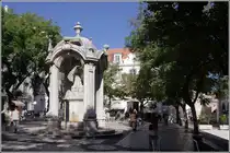 Lissabon. Am Largo do Carmo ist der Gro�stadtl�rm nicht ganz so laut und ein schattiges Pl�tzchen ist hier auch zu finden. 11.10.2011