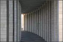 . Konvexe/konkave Kr�mmung - Arkaden der L-Bahnk in Karlsruhe, November 2011 (Matthias)