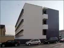 . Teilweise Putzfassade - Nicht das gesamte Amstgerichtsgeb�ude wurde blau gefliest. Die Hinterfassade wurde lediglich wei� verputzt. 