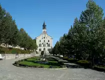 Markneukirchen im Vogtland, Blick zum ehemaligen Amtsgericht, 1843 im neoromanischen Stil erbaut, heute als �rztehaus genutzt, 2006