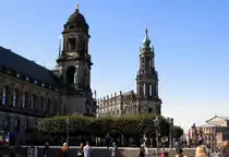 Blick am 06.10.2011 von der Br�hlschen Terrasse in Dresden zu Schlo� und Hofkirche. Rechts schaut die Frontseite der Semperoper ins Bild.