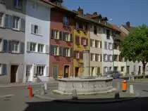 Klingnau, H�user an der Sonnenstra�e mit Stadtbrunnen, Kanton Aargau (19.04.2011)