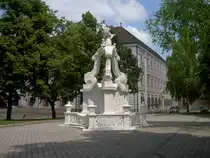 Asparn, Johannes Nepomuk Denkmal am Schlo�platz (04.06.2011)