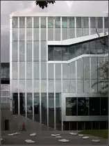 . Stahl und Glas - Fassade der Niederl�ndischen Botschaft in Berlin. August 2010 (Matthias)