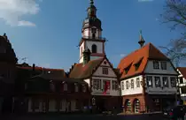 Erbach, Altes Rathaus aus dem 16. Jahrhundert und Stadtkirche (10.04.2009)