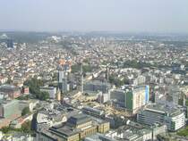 Blick vom Main Tower Richtung Westen. Unten links: Die Frankfurter B�rse.