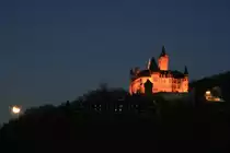 Das Werniger�der Schlo� mit dem letzten Teil der heutigen Mondfinsternis; 10.12.2011