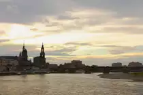 Abendstimmung am 06.10.2011 �ber der Skyline von Dresden, aufgenommen von Bord des MS  August der Starke .