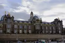 Die  Akademie der Bildenden K�nste  an der Br�hlschen Terrasse in Dresden, am Abend des 06.10.2011, gesehen von Bord des Fahrgastschiffes  August der Starke .