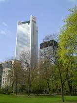 Der 1993 fertiggestellte Trianon ist mit seinen 186 m, derzeit der 5-h�chste Wolkenkratzer in Frankfurt.