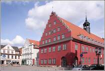 Das Rathaus von Greifswald liegt mit seiner R�ckseite am Fischmarkt. Aufnahmedatum: 28.8.2005