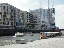 Hamburg, Hafencity am 5.8.2011, Museumshafen mit den H�usern am Kaiserkai und der Elbphilharmonie