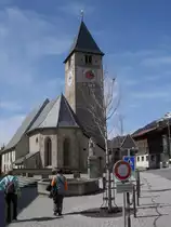 Klosters, Ref. Kirche, erbaut ab 1493 von Andreas B�hler, barockes Langhaus von 
1621 (03.04.2011)