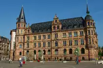Wiesbaden, Neue Rathaus am Schlo�platz, erbaut 1884 bis 1887 durch Georg von Hauberrisser (10.04.2009)