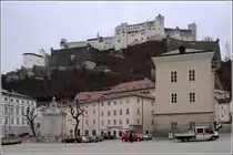 Salzburg. Der Kapitelplatz liegt unterhalb der Festung Hohensalzburg. 17.01.2012