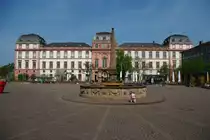 Darmstadt, Schlo� am Marktplatz, heute befindet sich im Schlo� die Landes- und Hochschulbibliothek und das Schlo�museum (10.04.2009)