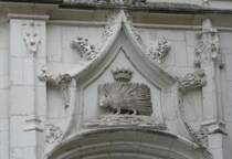 Schloss Blois:
Das K�nigswappen Ludwig des XII.
Die Initialen Von Ludwig und Anna 
und das Stachelschwein, das Symbol Ludwig des XII.