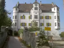 Stettfurt, Schloss Sonnenberg, erbaut 1242, nach einem Brand 1595 von Matthias H�bel neu erbaut, seit 1678 Statthalterei des Klosters Einsiedeln, wird seit 2008 
renoviert, Bezirk Frauenfeld (11.10.2010)