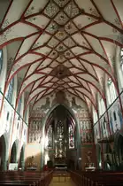 Ulm, St. Georg Kirche, Mittelschiff mit gotischem Fl�gelaltar (04.02.2012)