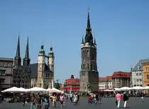 Der Marktplatz in Halle/S. mit den  5 T�rmen , den wohl bekanntesten Wahrzeichen der Stadt, aufgenommen am 03.07.2010.