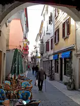 Koper, Blick in eine der Altstadtgassen, Okt.2004