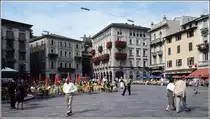 Der Rathausplatz in Lugano. Scan eines Dias vom Sommer 1979.

