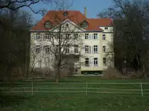 Hugstetten bei Freiburg, das Schlo� von 1805 und ein Teil des Parkes sind im Privatbesitz, M�rz 2011