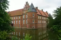 Wasserschlo� Herten, erbaut ab 1376, heutige Geb�ude errichtet im 15. und 16. Jahrhundert durch Baumeister Henric und Johann de Suer (31.07.2011)