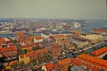 Kopenhagen, Blick von der 90m hohen Frelsers Kirke auf die Hafenanlagen und die Stadt, Scan von einem 1985 aufgenommenen Dia, M�rz 2012
