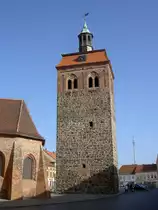 Luckenwalde, Marktturm, erbaut ab dem 12. Jahrhundert, das Wahrzeichen der Stadt 
(16.03.2012)