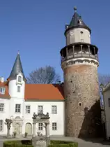 Schloss Wiesenburg, Innenhof mit Schlo�turm (16.03.2012)