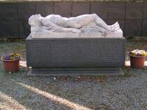  Kriegerdenkmal  im alten Stadtpark,
zu Ehren der Gefallenen der beiden Weltkriege.