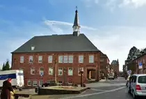 Nideggen - Rathaus mit Z�lpicher Tor im Hintergrund - 09.03.2012