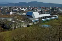 Freiburg im Breisgau, Blick vom Seeparkturm auf das frisch sanierte Westbad, M�rz 2012