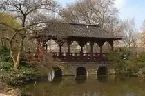 Hausbr�cke im  Japanischen Garten  des Leverkusener Carl-Duisberg-Parkes. (Aufnahme vom 24.03.2012)