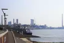 Dieses Bild des Leverkusener Bayer-Werkes entstand am 24.03.2012 von der Uferpromenade an der Rheinallee in Leverkusen aus.