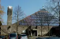 Freiburg im Breisgau, die katholische Kirche St.Peter und Paul im Stadtteil St.Georgen, erbaut 1967-69, erste Kirche im Erzbistum Freiburg mit einer Solaranlage, M�rz 2012