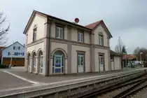 B�tzingen am Kaiserstuhl, das ehemalige Bahnhofsgeb�ude der Kaiserstuhlbahn, wird jetzt von einer Firma genutzt, M�rz 2012 