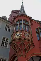 Freiburg im Breisgau, der sch�ne Erker des 1520 erbauten Kaufhauses am M�nsterplatz, M�rz 2012