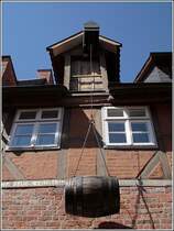 Werbetr�ger: dieses Fass soll Kunden auf die leckeren Weine aufmerksam machen, die in den alten Gew�lben der Ratsweinhandlung in Uelzen lagern. Aufnahmedatum: 05.06.2007