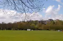 Blick von der Karlsaue in Kassel r�ber zum Weinberg (22.4.2012).