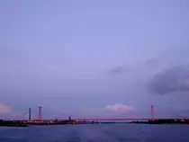 Rheinbr�cke-Emmerich hat eine St�tzweite von 500mtr. und ist somit die l�ngste H�ngebr�cke  Deutschlands; 110827