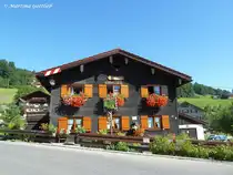 Das  J�gerh�usle  im sch�nen Orstkern in Gunzesried (Oberallg�u - August 2010)